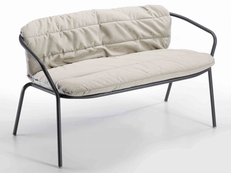 amitha_bench_cush_01_1.jpg