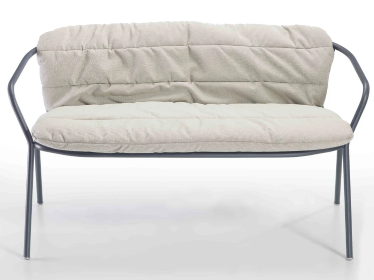 amitha_bench_cush_03_1.jpg