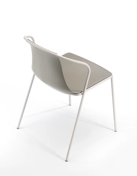 krzesło Kasia, krzesło Gaber, krzesło outdoorowe, odporność na pogodę, nowoczesne meble, krzesło na taras, włoski design, krzesło do restauracji, stalowe nogi, siedzisko z tworzywa