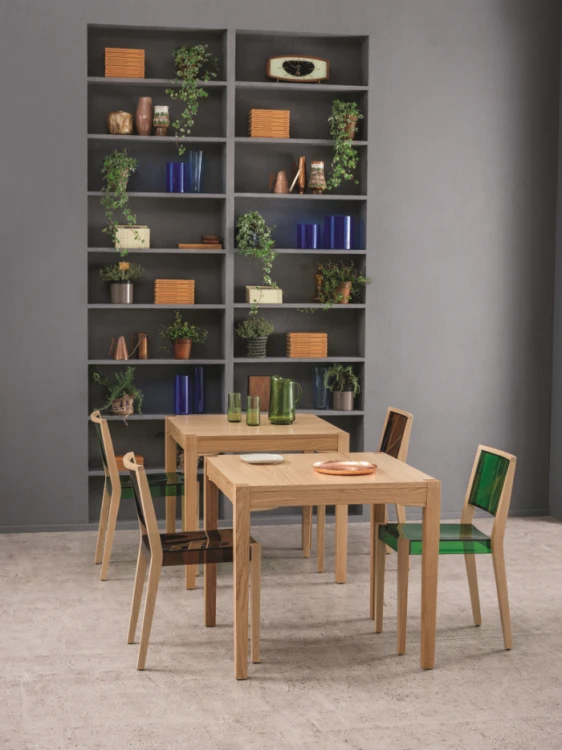 krzesło Together, krzesło designerskie, krzesło półprzezroczyste, krzesło nowoczesne, krzesło dębowe, krzesło do jadalni, meble z tworzywa i drewna, krzesło do kawiarni