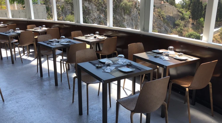 krzesło Alhambra, krzesło Gaber, krzesło z tworzywa, krzesło sztaplowane, krzesło wzorzyste, krzesło do jadalni, krzesło do restauracji