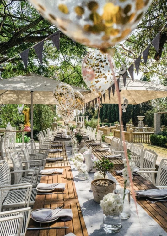 krzesło Avenica, krzesło z tworzywa, krzesło Gaber, krzesło na taras, krzesło outdoorowe, krzesło do restauracji, krzesło sztaplowane, krzesło z podłokietnikami