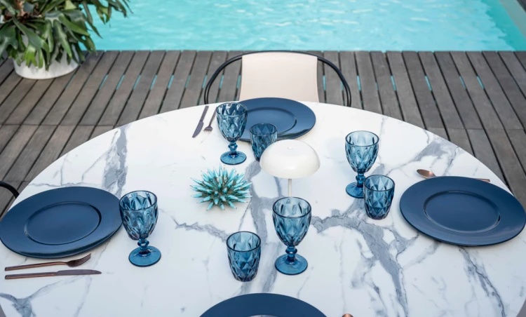 stół Nidaba, nowoczesny stół, stół do kuchni, stół do jadalni, stół do restauracji, stół do kawiarni, stół do hotelu, minimalistyczny stół, stół okrągły