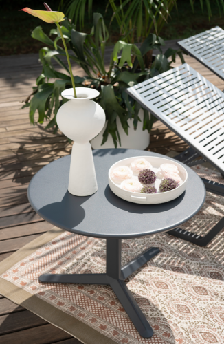 stolik kawowy Arket, stolik Gaber, stolik ze stali, stolik outdoorowy, stolik odporny na warunki atmosferyczne, stolik na taras, stolik do przestrzeni komercyjnych, włoski design