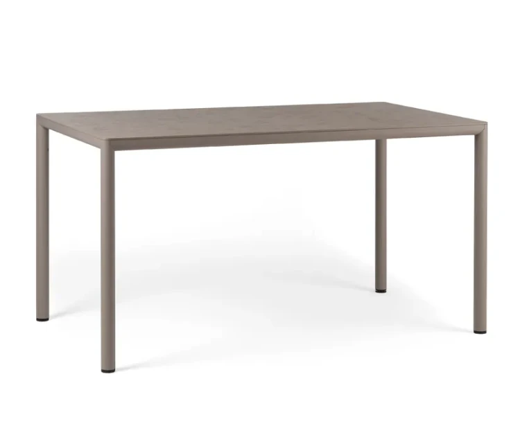 stół Piave, Nardi, stół ogrodowy, stół na taras, stół z laminatu, stół aluminiowy, stół odporny na warunki atmosferyczne, odporny na deszcz, odporny na pleśń, odporny na UV, nowoczesny stół, włoski design