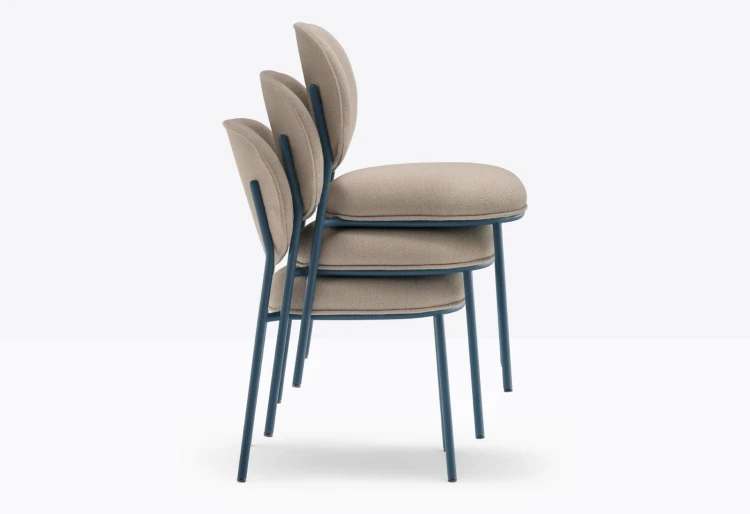 krzesło Pedrali, krzesło Stiel, krzesło tapicerowane, włoski design, stalowa rama, krzesło do jadalni, krzesło do restauracji, nowoczesne krzesło, minimalistyczny design