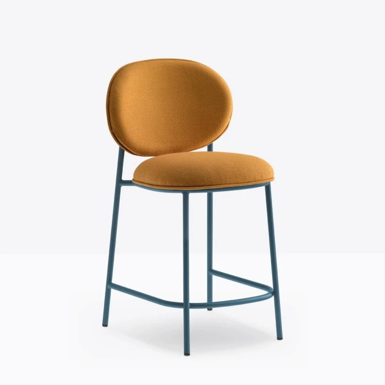 hoker Pedrali, hoker Stiel, hoker tapicerowany, włoski design, stalowa rama, hoker do jadalni, hoker do restauracji, nowoczesny hoker, minimalistyczny design