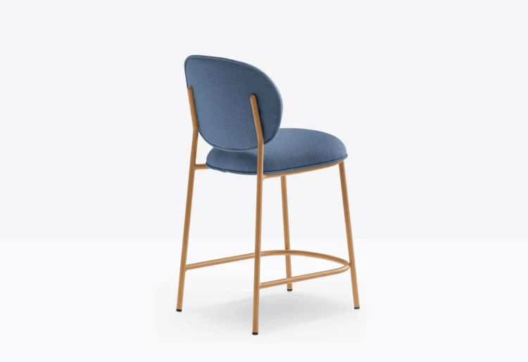 hoker Pedrali, hoker Stiel, hoker tapicerowany, włoski design, stalowa rama, hoker do jadalni, hoker do restauracji, nowoczesny hoker, minimalistyczny design