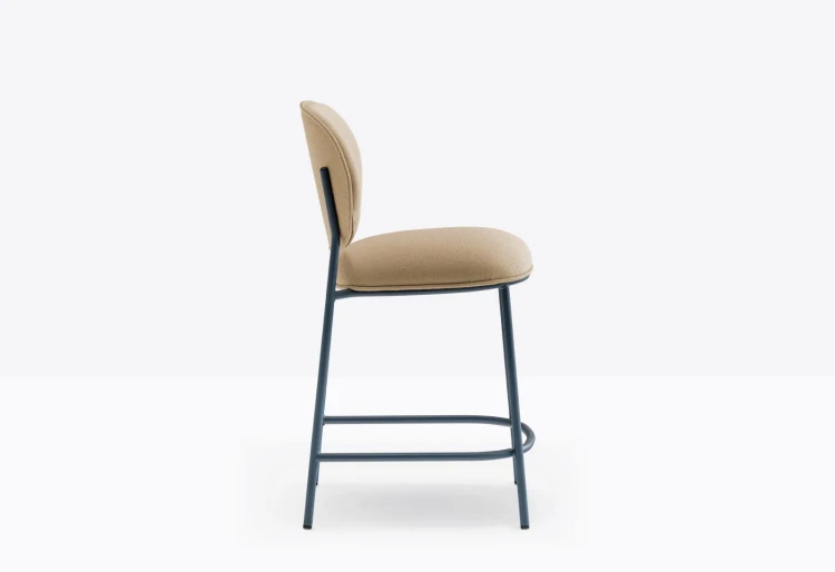 hoker Pedrali, hoker Stiel, hoker tapicerowany, włoski design, stalowa rama, hoker do jadalni, hoker do restauracji, nowoczesny hoker, minimalistyczny design