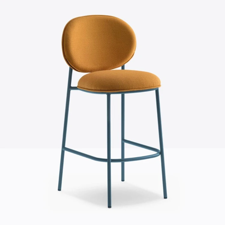 hoker Pedrali, hoker Stiel, hoker tapicerowany, włoski design, stalowa rama, hoker do jadalni, hoker do restauracji, nowoczesny hoker, minimalistyczny design