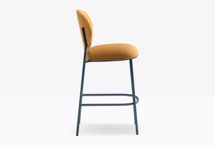 hoker Pedrali, hoker Stiel, hoker tapicerowany, włoski design, stalowa rama, hoker do jadalni, hoker do restauracji, nowoczesny hoker, minimalistyczny design