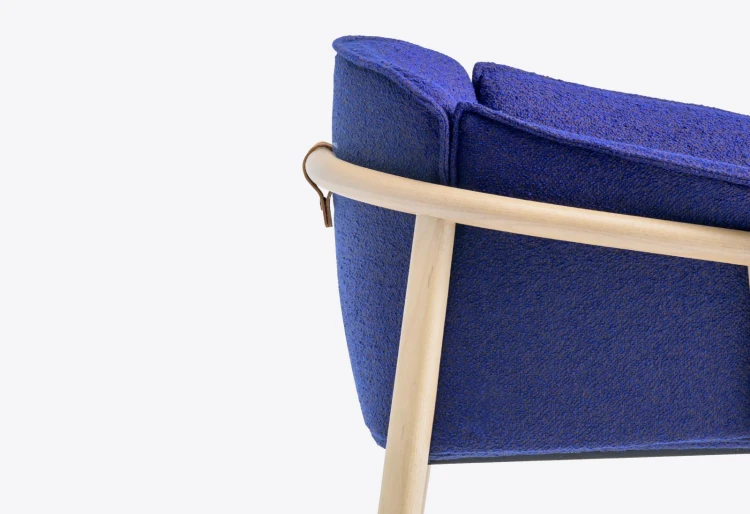 krzesło Lamorisse, krzesło Pedrali, włoski design, krzesło drewniane, krzesło tapicerowane, krzesło z podłokietnikami, drewno jesionowe, eleganckie krzesło, meble włoskie, krzesło do jadalni, krzesło do restauracji, komfortowe siedzisko
