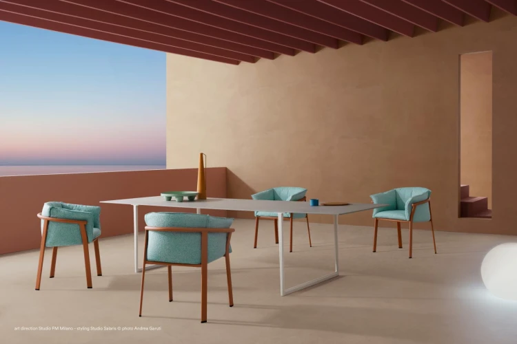 krzesło Lamorisse, krzesło Pedrali, włoski design, krzesło aluminiowe, krzesło tapicerowane, krzesło z podłokietnikami, krzesło outdoorowe, eleganckie krzesło, meble włoskie, krzesło na taras, krzesło do restauracji