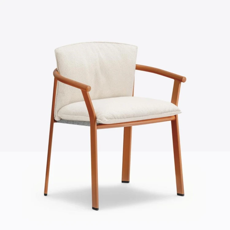 krzesło Lamorisse, krzesło Pedrali, włoski design, krzesło aluminiowe, krzesło tapicerowane, krzesło z podłokietnikami, krzesło outdoorowe, eleganckie krzesło, meble włoskie, krzesło na taras, krzesło do restauracji