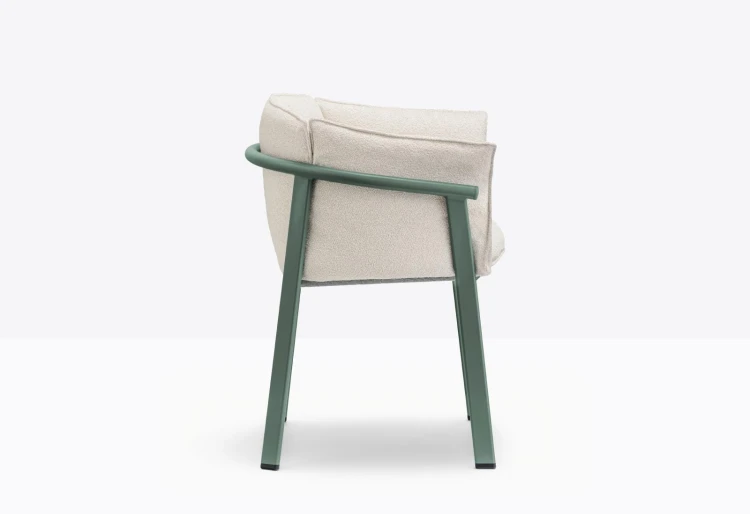 krzesło Lamorisse, krzesło Pedrali, włoski design, krzesło aluminiowe, krzesło tapicerowane, krzesło z podłokietnikami, krzesło outdoorowe, eleganckie krzesło, meble włoskie, krzesło na taras, krzesło do restauracji