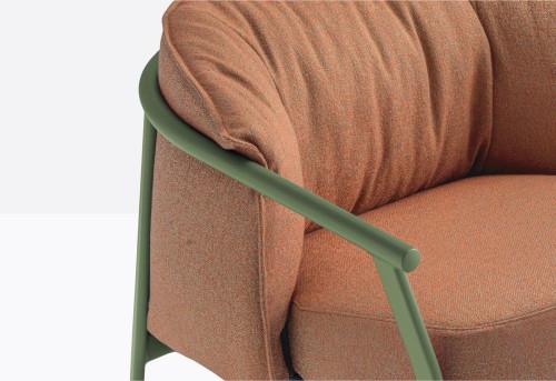fotel Lamorisse, fotel Pedrali, włoski design, fotel aluminiowy, fotel tapicerowany, fotel z podłokietnikami, fotel outdoorowy, elegancki fotel, meble włoskie, fotel na taras, fotel do restauracji