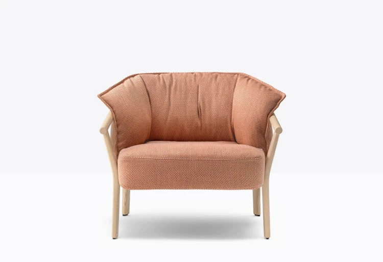fotel Lamorisse, fotel Pedrali, włoski design, fotel drewniany, fotel tapicerowany, fotel z podłokietnikami, drewno jesionowe, meble włoskie, fotel do salonu, fotel do restauracji, komfortowe siedzisko