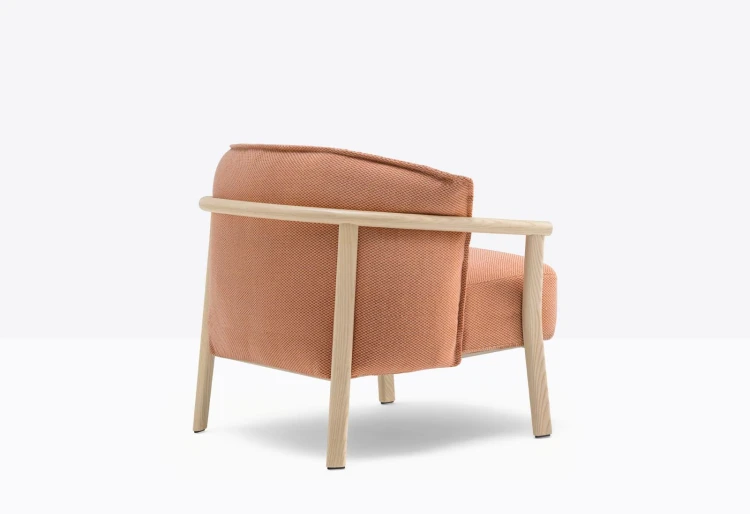 fotel Lamorisse, fotel Pedrali, włoski design, fotel drewniany, fotel tapicerowany, fotel z podłokietnikami, drewno jesionowe, meble włoskie, fotel do salonu, fotel do restauracji, komfortowe siedzisko