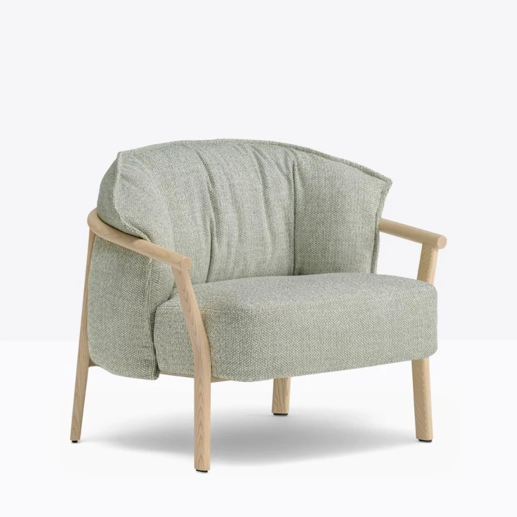 fotel Lamorisse, fotel Pedrali, włoski design, fotel drewniany, fotel tapicerowany, fotel z podłokietnikami, drewno jesionowe, meble włoskie, fotel do salonu, fotel do restauracji, komfortowe siedzisko