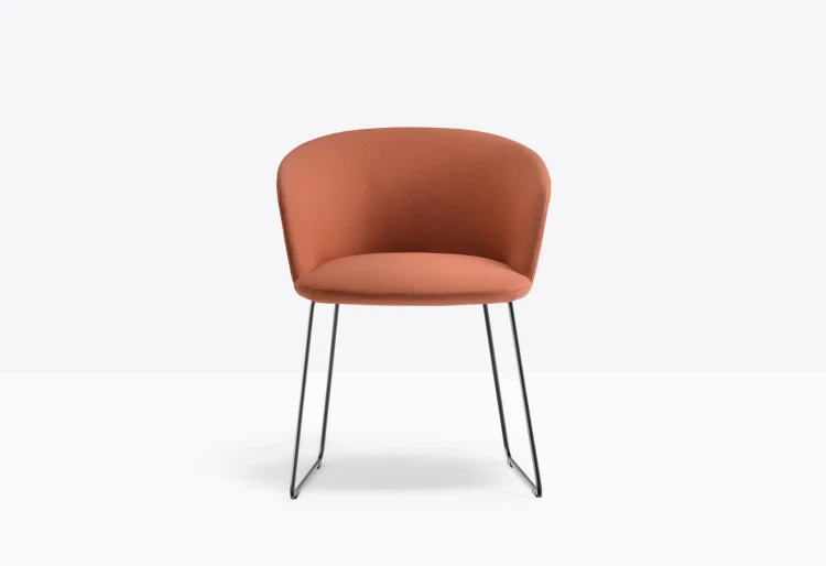 krzesło Nym, krzesło Pedrali, włoski design, krzesło stalowe, krzesło tapicerowane, krzesło do jadalni, krzesło do restauracji, krzesło ergonomiczne