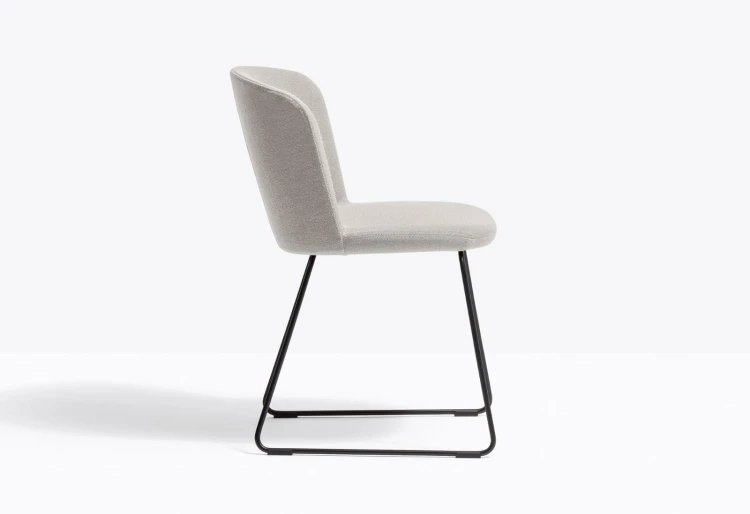 krzesło Nym, krzesło Pedrali, włoski design, krzesło stalowe, krzesło tapicerowane, krzesło do jadalni, krzesło do restauracji, krzesło ergonomiczne