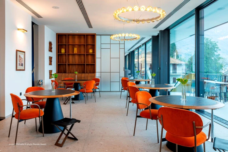 krzesło Blume, krzesło Pedrali, włoski design, krzesło aluminiowe, krzesło tapicerowane, krzesło sztaplowane, krzesło ergonomiczne, krzesło do jadalni, krzesło do biura, krzesło do restauracji, eleganckie krzesło, nowoczesne meble, meble włoskie