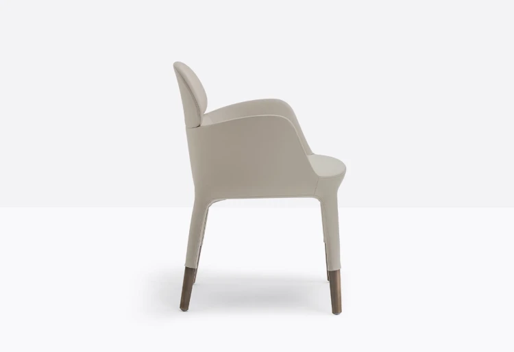 krzesło Ester Pedrali, krzesło designerskie, krzesło eleganckie, krzesło tapicerowane, krzesło z aluminium, krzesło do restauracji, krzesło do hotelu, krzesło nowoczesne, krzesło premium, krzesło ergonomiczne, designerskie krzesło