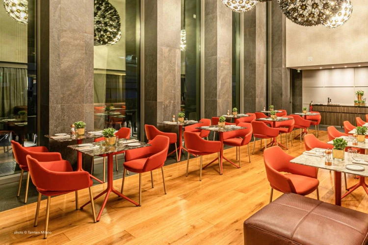 krzesło Vic, krzesło tapicerowane, eleganckie krzesło do jadalni, krzesło do restauracji, krzesło do kawiarni,  wygodne krzesło do stołu, designerskie krzesło