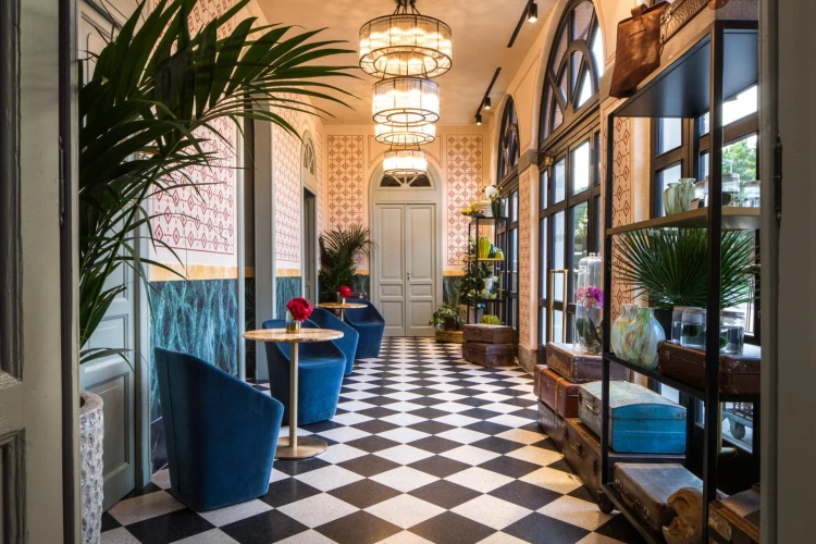 fotel Log, tapicerowany fotel, nowoczesny fotel, designerski fotel, fotel do salonu, fotel do sypialni, fotel do jadalni, fotel ergonomiczny, wygodny fotel, rzeźbiarski fotel
