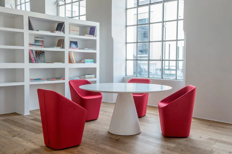 fotel Log, tapicerowany fotel, nowoczesny fotel, designerski fotel, fotel do salonu, fotel do sypialni, fotel do jadalni, fotel ergonomiczny, wygodny fotel, rzeźbiarski fotel