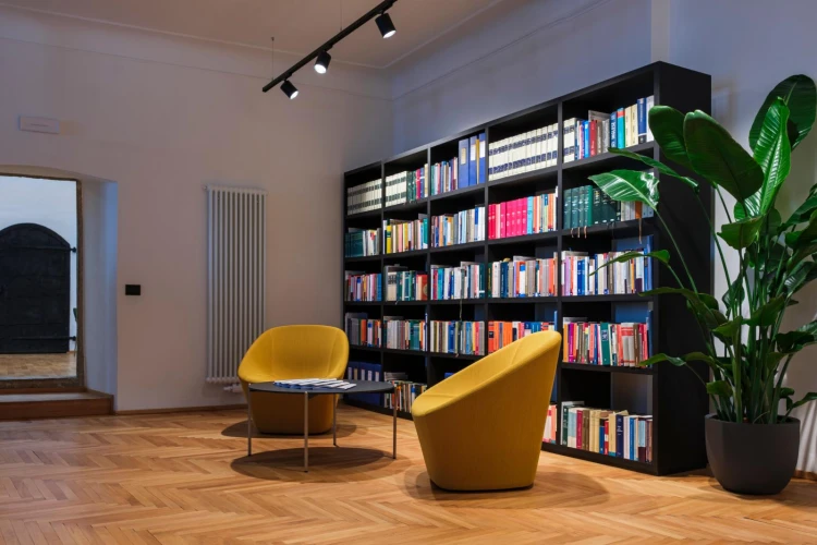 fotel Log, tapicerowany fotel, nowoczesny fotel, designerski fotel, fotel do salonu, fotel do sypialni, fotel do jadalni, fotel ergonomiczny, wygodny fotel, rzeźbiarski fotel