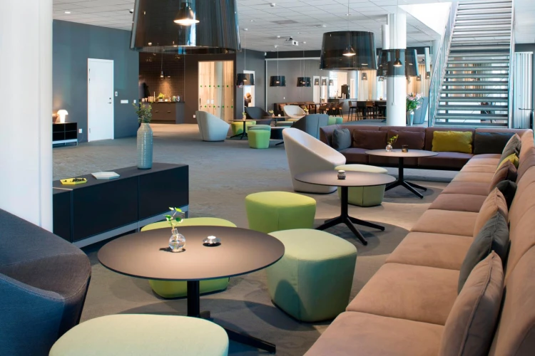 fotel Log, tapicerowany fotel, nowoczesny fotel, designerski fotel, fotel do salonu, fotel do sypialni, fotel do jadalni, fotel ergonomiczny, wygodny fotel, rzeźbiarski fotel