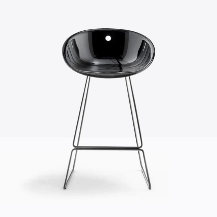 hoker Pedrali, hoker Gliss, designerski hoker, włoski design, hoker z podłokietnikami, hoker do jadalni, hoker do kuchni, hoker do restauracji, hoker do kawiarni