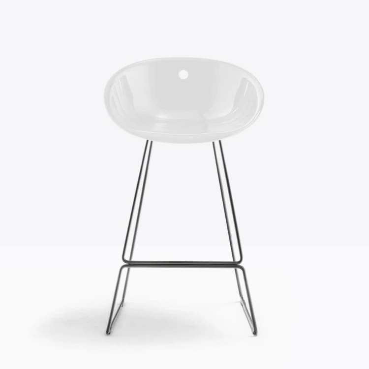 hoker Pedrali, hoker Gliss, designerski hoker, włoski design, hoker z podłokietnikami, hoker do jadalni, hoker do kuchni, hoker do restauracji, hoker do kawiarni