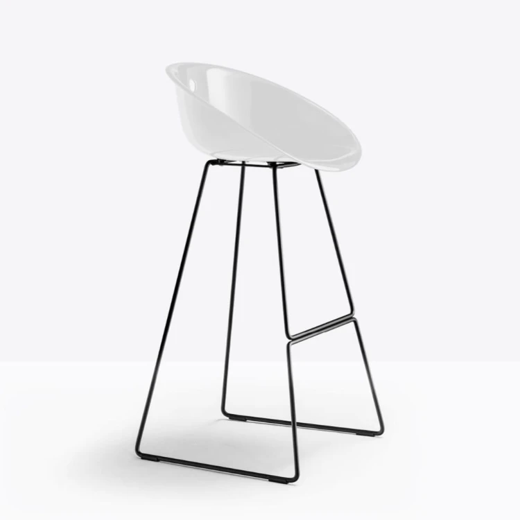 hoker Pedrali, hoker Gliss, designerski hoker, włoski design, hoker z podłokietnikami, hoker do jadalni, hoker do kuchni, hoker do restauracji, hoker do kawiarni