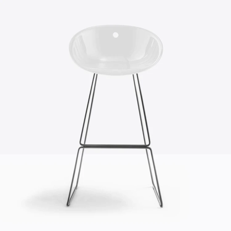 hoker Pedrali, hoker Gliss, designerski hoker, włoski design, hoker z podłokietnikami, hoker do jadalni, hoker do kuchni, hoker do restauracji, hoker do kawiarni