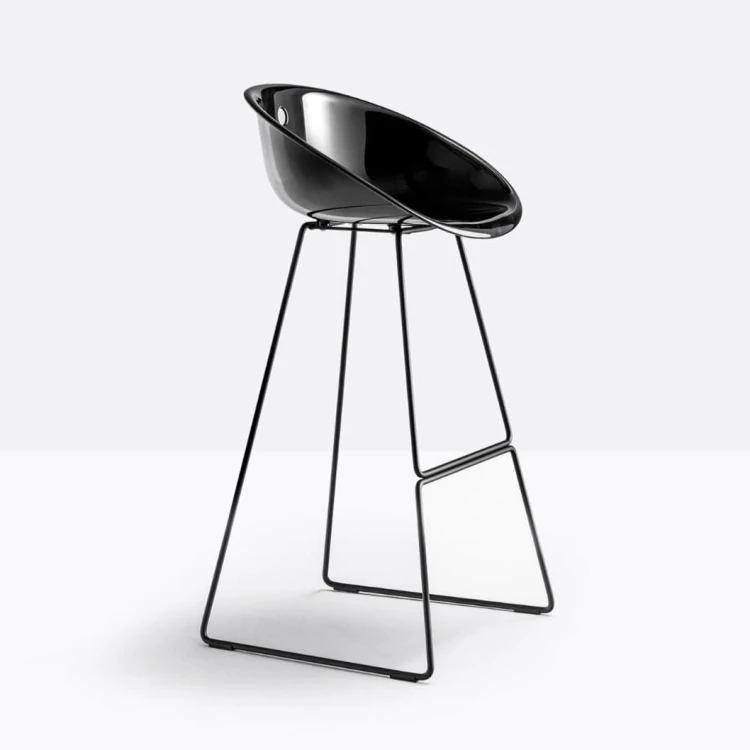 hoker Pedrali, hoker Gliss, designerski hoker, włoski design, hoker z podłokietnikami, hoker do jadalni, hoker do kuchni, hoker do restauracji, hoker do kawiarni