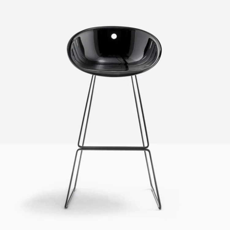 hoker Pedrali, hoker Gliss, designerski hoker, włoski design, hoker z podłokietnikami, hoker do jadalni, hoker do kuchni, hoker do restauracji, hoker do kawiarni