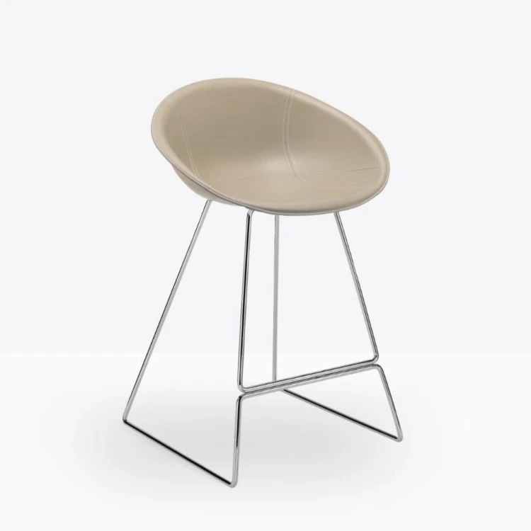 hoker Pedrali, hoker Gliss, designerski hoker, włoski design, hoker z podłokietnikami, hoker do jadalni, hoker do kuchni, hoker do restauracji, hoker do kawiarni