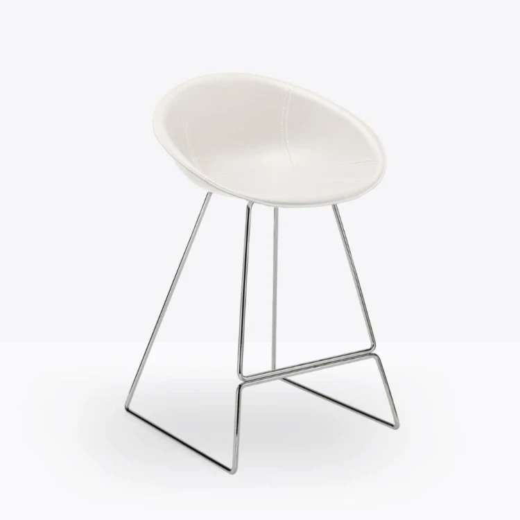 hoker Pedrali, hoker Gliss, designerski hoker, włoski design, hoker z podłokietnikami, hoker do jadalni, hoker do kuchni, hoker do restauracji, hoker do kawiarni