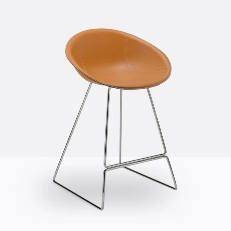 hoker Pedrali, hoker Gliss, designerski hoker, włoski design, hoker z podłokietnikami, hoker do jadalni, hoker do kuchni, hoker do restauracji, hoker do kawiarni