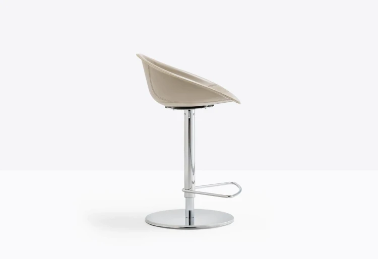 hoker Pedrali, hoker Gliss, designerski hoker, włoski design, hoker z podłokietnikami, hoker do jadalni, hoker do kuchni, hoker do restauracji, hoker do kawiarni