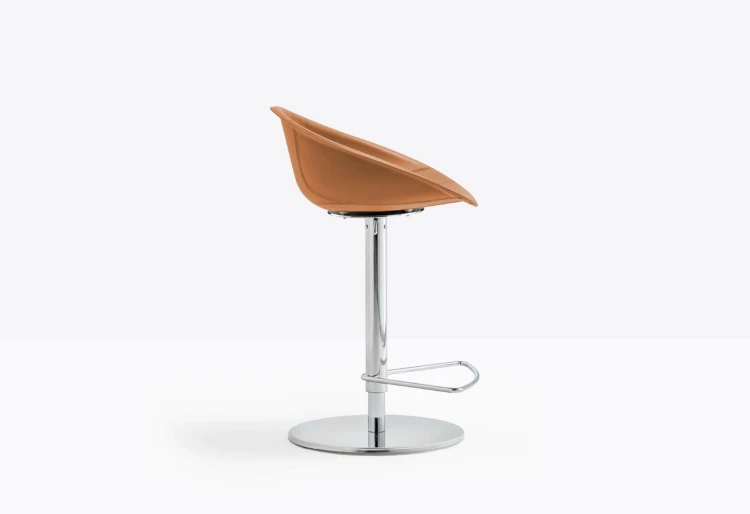 hoker Pedrali, hoker Gliss, designerski hoker, włoski design, hoker z podłokietnikami, hoker do jadalni, hoker do kuchni, hoker do restauracji, hoker do kawiarni