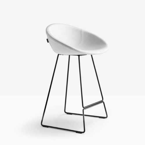 hoker Pedrali, hoker Gliss, designerski hoker, włoski design, hoker z podłokietnikami, hoker do jadalni, hoker do kuchni, hoker do restauracji, hoker do kawiarni