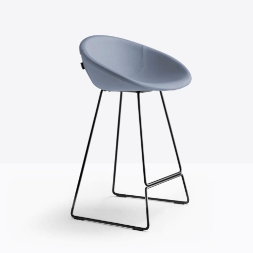 hoker Pedrali, hoker Gliss, designerski hoker, włoski design, hoker z podłokietnikami, hoker do jadalni, hoker do kuchni, hoker do restauracji, hoker do kawiarni