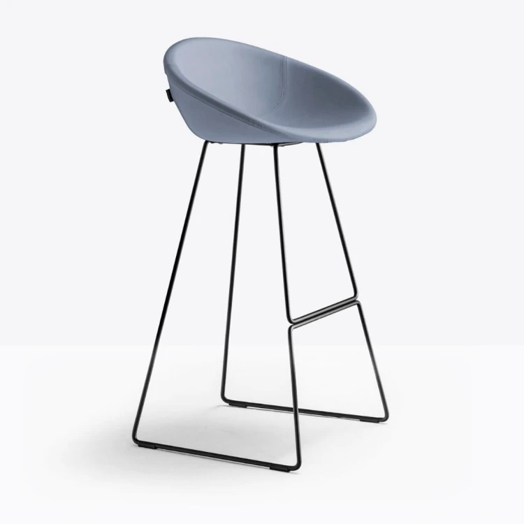 hoker Pedrali, hoker Gliss, designerski hoker, włoski design, hoker z podłokietnikami, hoker do jadalni, hoker do kuchni, hoker do restauracji, hoker do kawiarni
