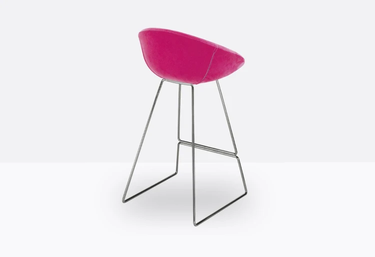 hoker Pedrali, hoker Gliss, designerski hoker, włoski design, hoker z podłokietnikami, hoker do jadalni, hoker do kuchni, hoker do restauracji, hoker do kawiarni