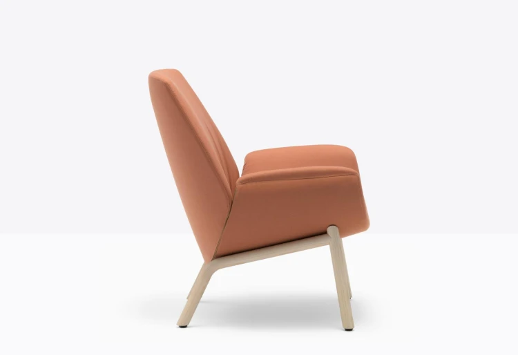 fotel Ila, fotel Pedrali, fotel tapicerowany, fotel do salonu, fotel nowoczesny, włoski design, fotel do sypialni, fotel do restauracji, ergonomiczny fotel