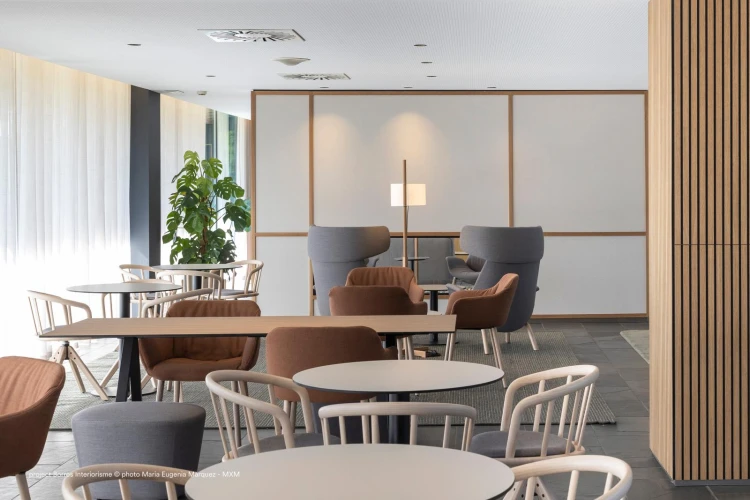 fotel Ila, fotel Pedrali, fotel tapicerowany, fotel do salonu, fotel nowoczesny, włoski design, fotel do sypialni, fotel do restauracji, ergonomiczny fotel