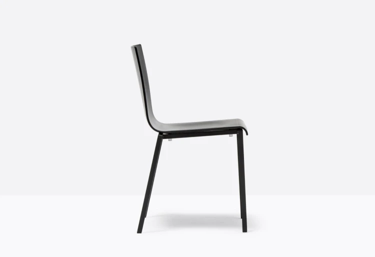 krzesło Kuadra, krzesło Pedrali, krzesło stalowe, krzesło z tworzywa, krzesło do jadalni, krzesło do kawiarni, krzesło do restauracji, nowoczesny design, włoski design